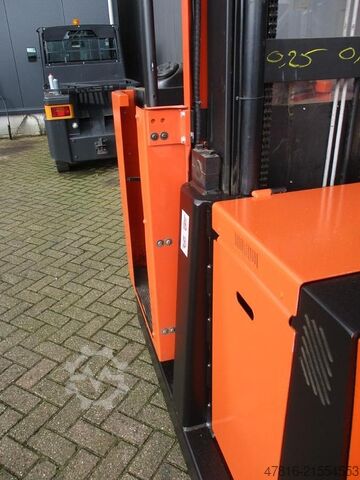 Hochhubkommissionierstapler TOYOTA OME 100M