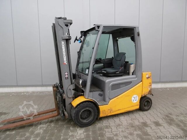 Empilhadeira elétrica de 4 rodas JUNGHEINRICH EFG S 30sG180-330ZT