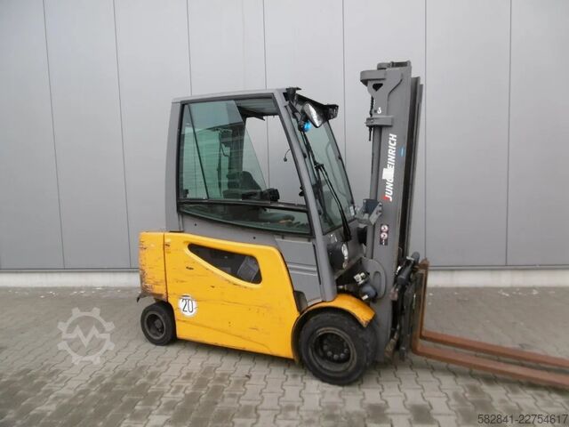 Empilhadeira elétrica de 4 rodas JUNGHEINRICH EFG S 30sG180-330ZT