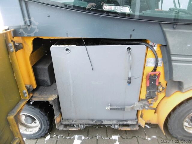 Empilhadeira elétrica de 4 rodas JUNGHEINRICH EFG 430k-290 ZT