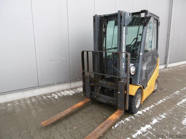 Empilhadeira elétrica de 4 rodas JUNGHEINRICH EFG 430k-290 ZT