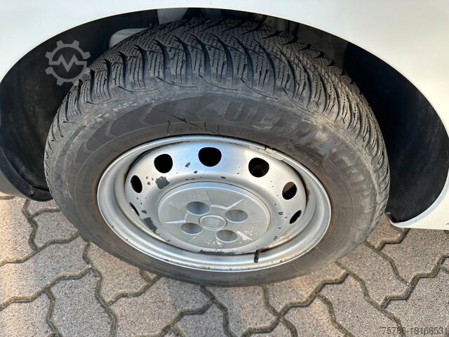 Fourgon tôlé FIAT Fiorino KA/ Heckflügelt/ AC/ Dachträger/