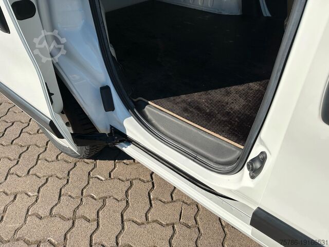 Fourgon tôlé FIAT Fiorino KA/ Heckflügelt/ AC/ Dachträger/
