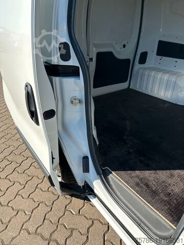 Fourgon tôlé FIAT Fiorino KA/ Heckflügelt/ AC/ Dachträger/