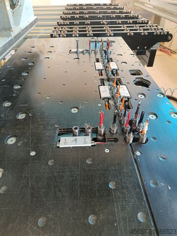 Folyamatos átmenő megmunkáló központ Weeke Optimat BHX