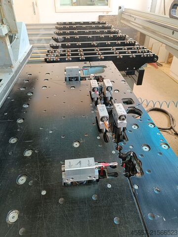 Folyamatos átmenő megmunkáló központ Weeke Optimat BHX