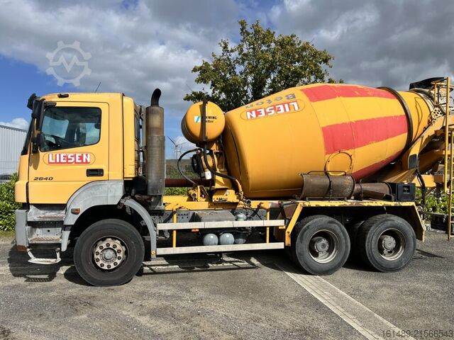 Betonszállító teherautó Daimler-Benz 