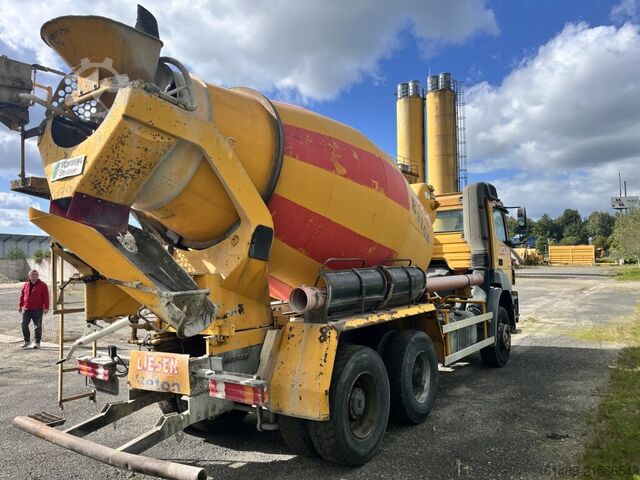 Betonszállító teherautó Daimler-Benz 