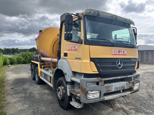 Betonszállító teherautó Daimler-Benz 