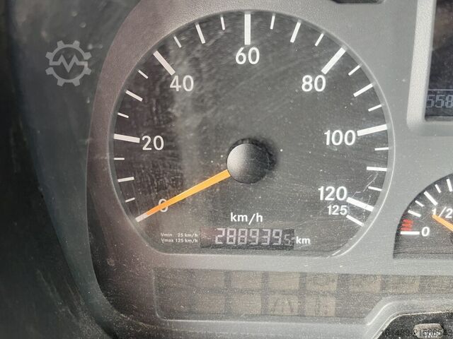 Betonszállító teherautó Daimler-Benz 