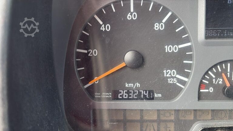 Betonszállító teherautó Daimler-Benz 