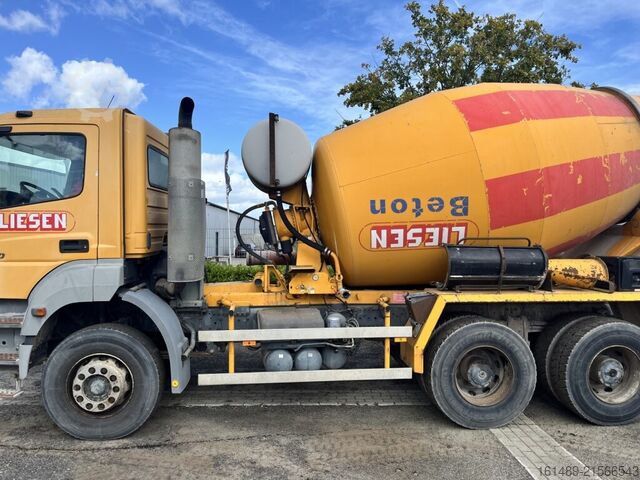 Betonszállító teherautó Daimler-Benz 