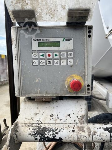 Betonszállító teherautó Daimler-Benz 