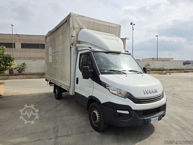 Vrachtwagen met bakwagen iveco Daily 35