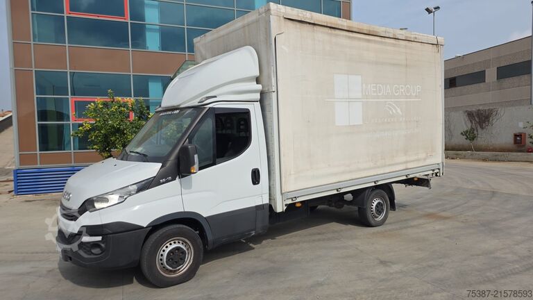 Vrachtwagen met bakwagen iveco Daily 35