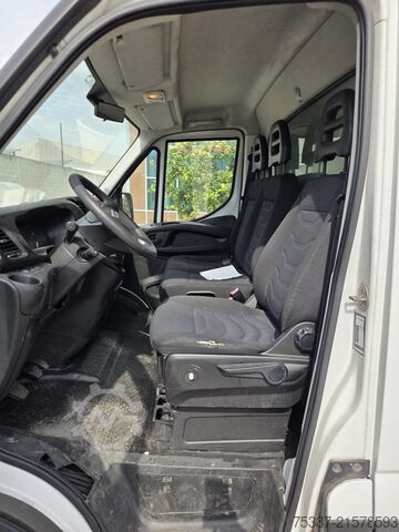 Vrachtwagen met bakwagen iveco Daily 35