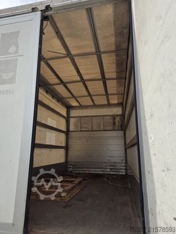 Vrachtwagen met bakwagen iveco Daily 35