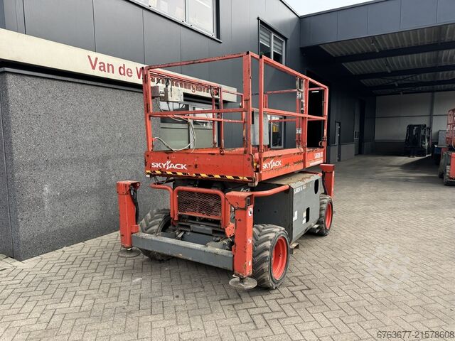 Skyjack SJ 6826RT Schaarhoogwerker 10 M / Scissor / Arbeitsbuhne 2018 4X4 Kubota Diesel SKYJACK SJ 6826RT Schaarhoogwerker 10 M / Scissor / Arbeitsbuhne 2018 4X4 Kubota Diesel