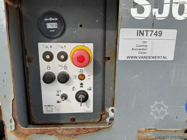 Skyjack SJ 6826RT Schaarhoogwerker 10 M / Scissor / Arbeitsbuhne 2018 4X4 Kubota Diesel SKYJACK SJ 6826RT Schaarhoogwerker 10 M / Scissor / Arbeitsbuhne 2018 4X4 Kubota Diesel
