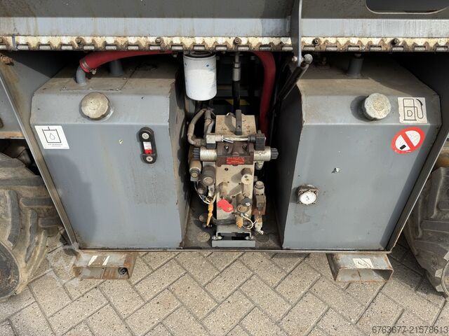 Skyjack SJ 6832RT Schaarhoogwerker / Scissor / Arbeitsbuhne 2015 4X4 Kubota Diesel 12M SKYJACK SJ 6832RT Schaarhoogwerker / Scissor / Arbeitsbuhne 2015 4X4 Kubota Diesel 12M