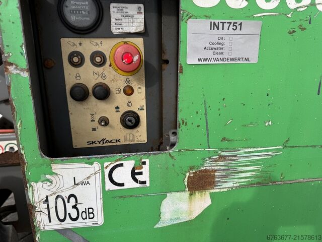 Skyjack SJ 6832RT Schaarhoogwerker / Scissor / Arbeitsbuhne 2015 4X4 Kubota Diesel 12M SKYJACK SJ 6832RT Schaarhoogwerker / Scissor / Arbeitsbuhne 2015 4X4 Kubota Diesel 12M