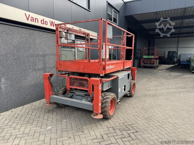 Skyjack SJ 6826RT Schaarhoogwerker 10 M / Scissor / Arbeitsbuhne 2015 4X4 Kubota Diesel SKYJACK SJ 6826RT Schaarhoogwerker 10 M / Scissor / Arbeitsbuhne 2015 4X4 Kubota Diesel