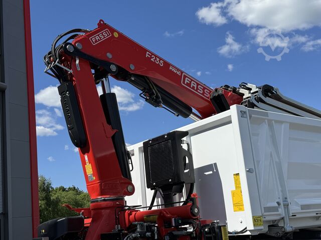 Kipper vrachtwagen MAN TGS 28.440 6x4-4 2-Seitenkipper FASSI