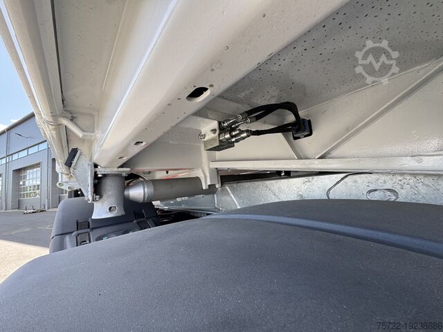 Kipper vrachtwagen MAN TGS 28.440 6x4-4 2-Seitenkipper FASSI