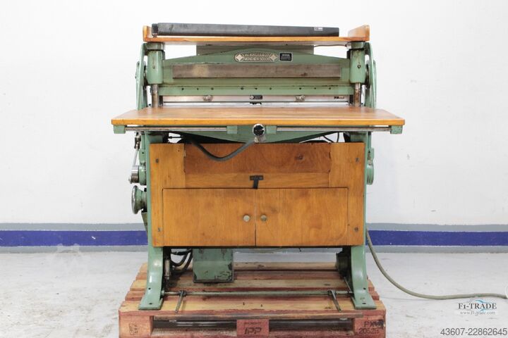 Perforeer- en rilmachine W. Kroll Gartenberg K 90