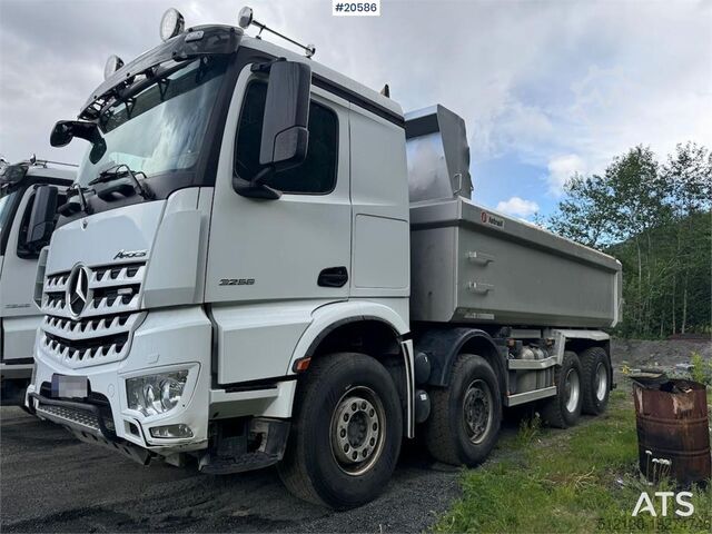 Ribaltabile Mercedes-Benz Arocs 3258 8x4 Tipper Truck – Low Mileage!
