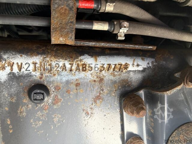 Kofer Volvo FL 240 + LOADLIFT + 14 T + EURO 5