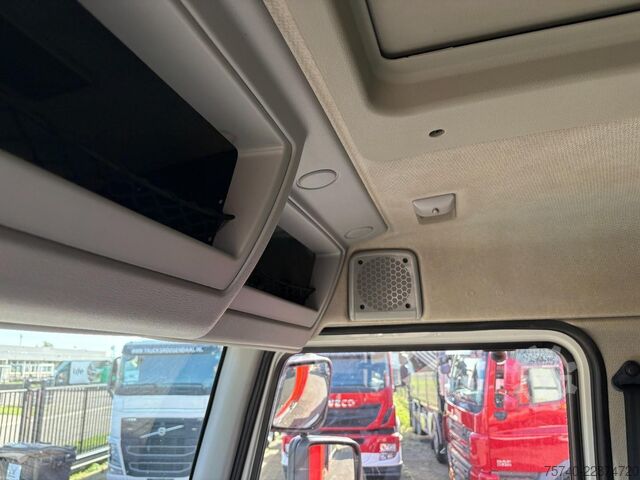 Kofer Volvo FL 240 + LOADLIFT + 14 T + EURO 5