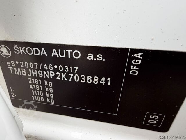 Kleinbus SKODA Superb 2.0 TDI SCR DSG Active Combi Panoramadach