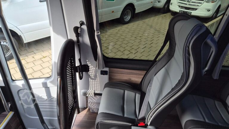 Minibus MERCEDES-BENZ 519 Sunset S 4 Ferqui Lagerfahrzeug Stock