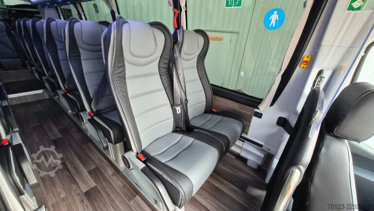 Minibus MERCEDES-BENZ 519 Sunset S 4 Ferqui Lagerfahrzeug Stock