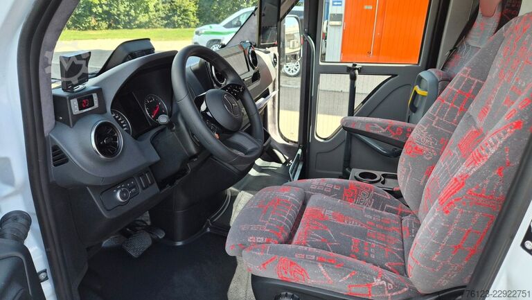 Minibus MERCEDES-BENZ 30 Sitzer Schul- Transferbus 519 Lagerfahrzeug