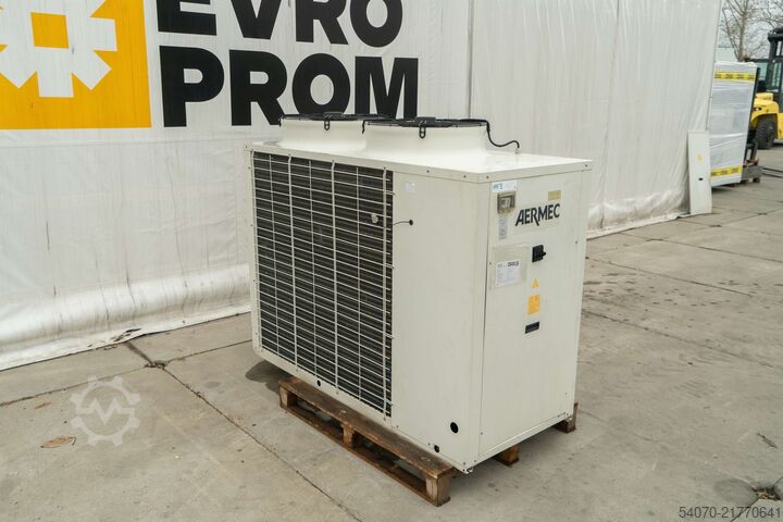 Soğutucu / Isı pompası Used Сhiller / Heat pump AERMEC - 32.5/35 kW | With warranty