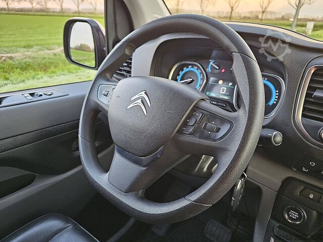 Camioneta familiar de techo alto CITROEN E-JUMPY 75kWh L2 3-Zits ECC!