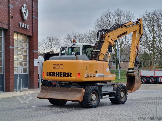 Kolové rypadlo Liebherr A900C - 95 KW - Central Greasing -