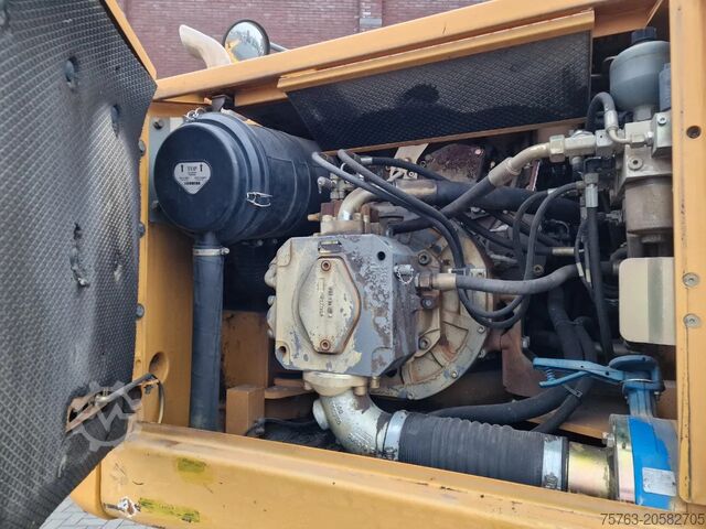 Kolové rypadlo Liebherr A900C - 95 KW - Central Greasing -