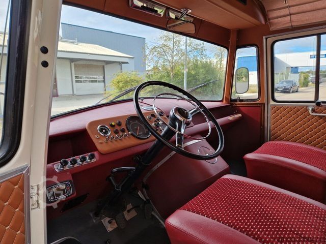 Kleinbus MERCEDES-BENZ Vorgänger Sprinter O 319 Samba mit Faltdach AC