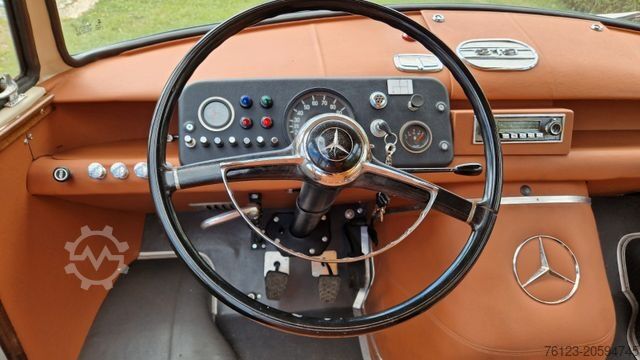 Kleinbus MERCEDES-BENZ Vorgänger Sprinter O 319 Samba mit Faltdach AC