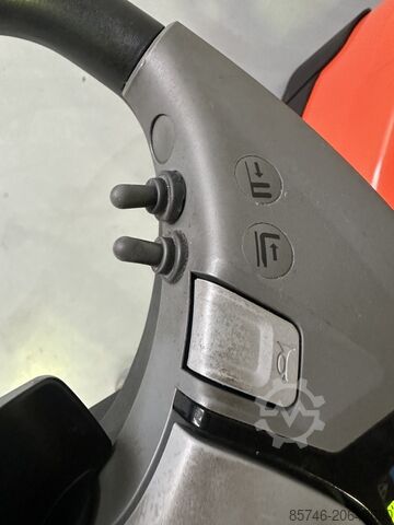 SPE 120 XR * PREZENTACJA !! REACH - MASZT + Widły uchylne + Stal nierdzewna !! TOYOTA SPE 120 XR * DEMO !!  REACH - MAST  +  Tilting Forks + S.S.  !!