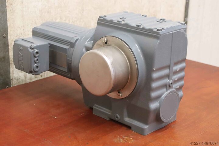 Motorreductor 0,55 kW 6,4 tpm SEW-Eurodrive SA77 DAS90S4/TF/IS