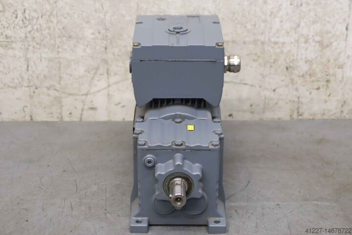 Dişli motoru 0,055/0,55 kW 290-64 rpm SEW-Eurodrive R17 DT71D4/BMG/MM05