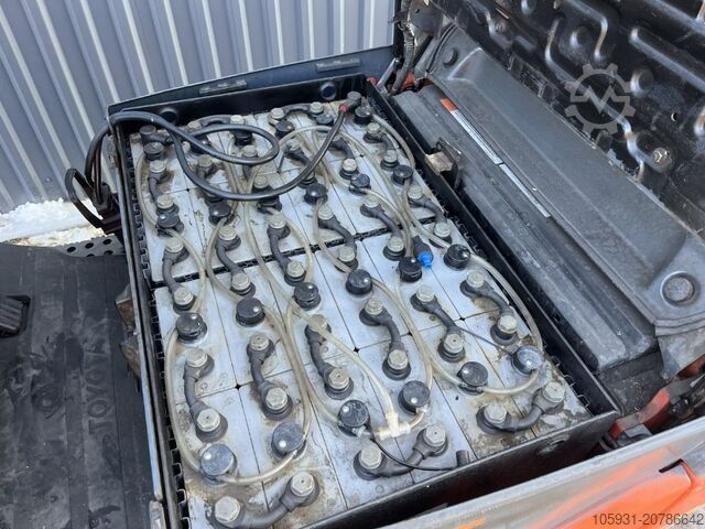 Electric 3-wheel forklift Toyota 8FBET15