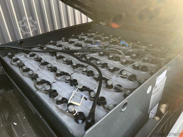 Carretilla eléctrica de 4 ruedas Linde E50HL-01/600