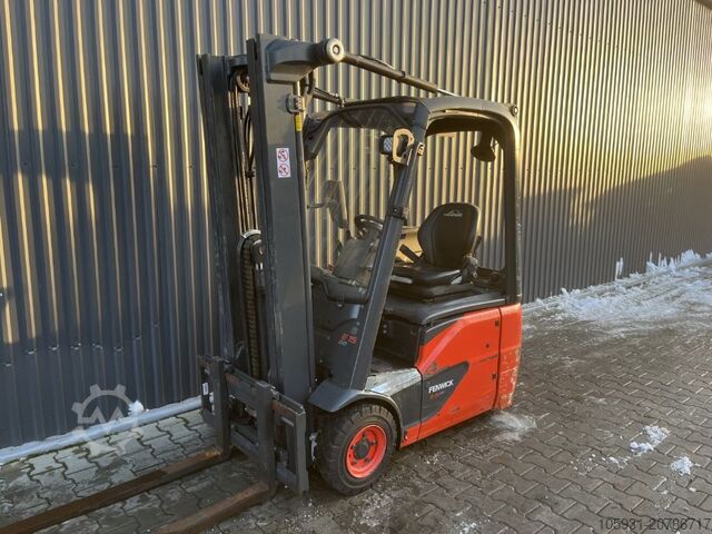 Electric 3-wheel forklift Linde E15-02
