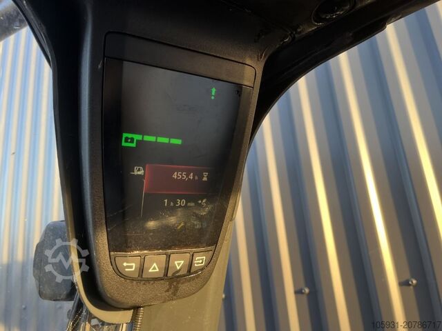 Electric 3-wheel forklift Linde E15-02