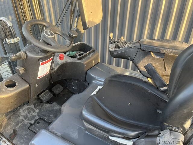 Electric 3-wheel forklift Linde E15-02